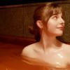 《生化4重制版》阿什莉脸模泡温泉 美人出浴吸睛